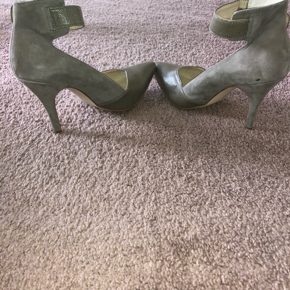 Shoes - Picture 7 of 8